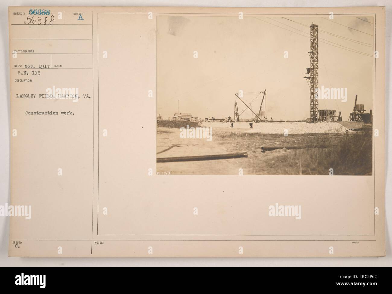Bauarbeiten in Langley Field in Hampton, Virginia während des Ersten Weltkriegs. Das Foto, das als Subjekt 56388 gekennzeichnet ist, wurde im November 1917 am Nachmittag aufgenommen. Das Bild zeigt die laufenden Bauarbeiten auf dem Feld. Stockfoto