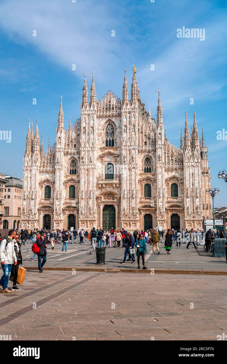 Mailand, Italien - 29. März 2022: Mailänder Kathedrale (Italienisch: Duomo di Mailand, Lombard: Domm de Mailand oder Metropolitanische Kathedrale - Geburtskirche) Stockfoto