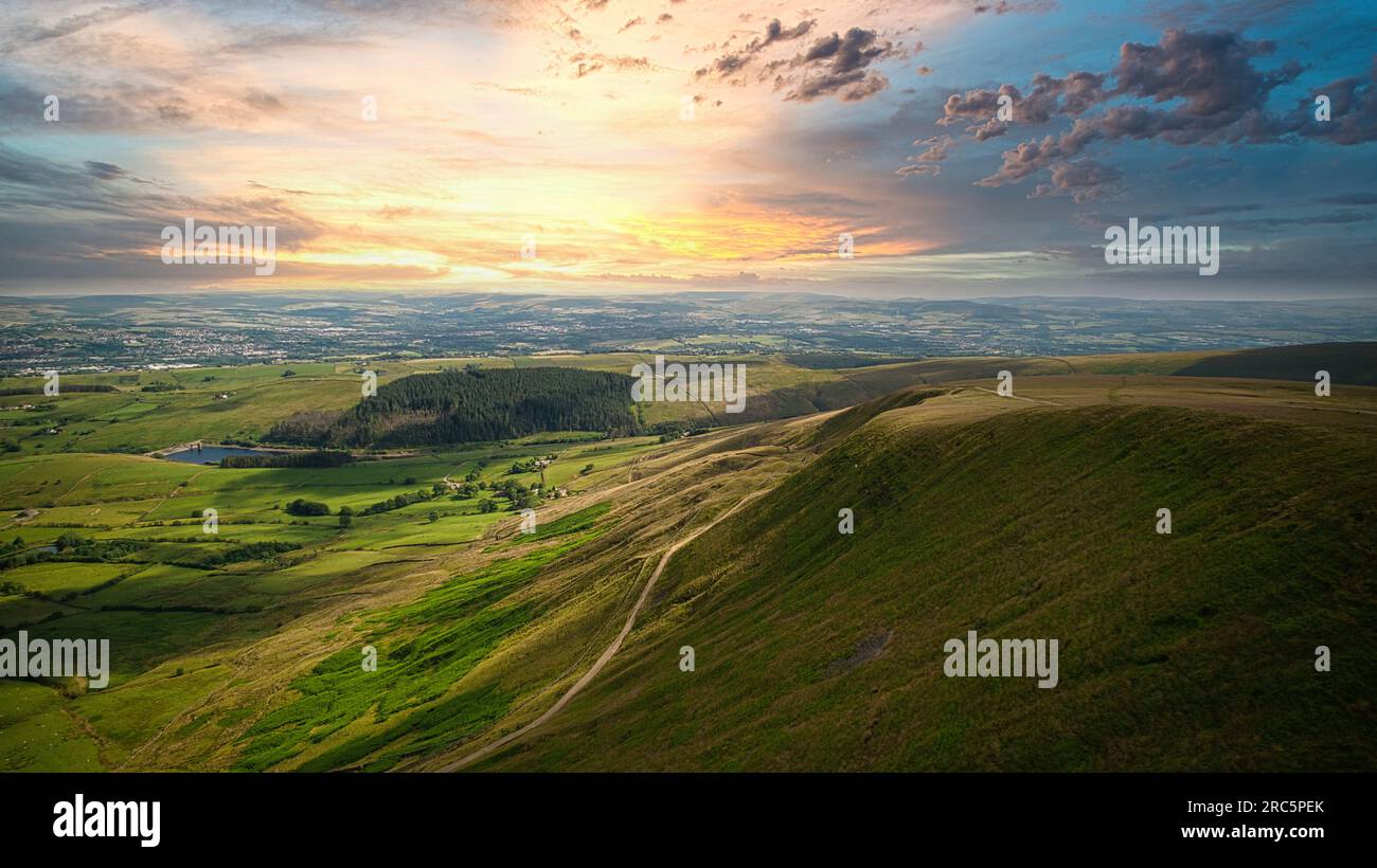 Fantastische Aufnahmen in Pendle Hill mit einer Drohne Stockfoto