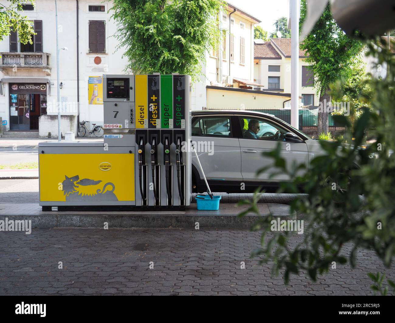 Cremona, Italien - Juli 3 20223 moderne Selbstbedienungspumpe an der italienischen Eni Agip Tankstelle Stockfoto