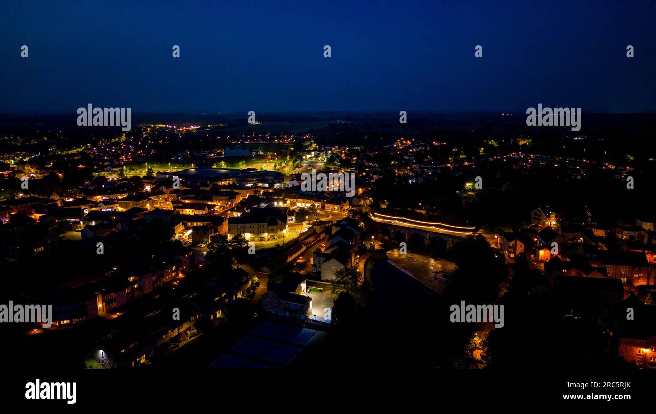 Einzigartige Aufnahmen aus der Luft, aufgenommen mit der Drohne über der Stadt Stockfoto