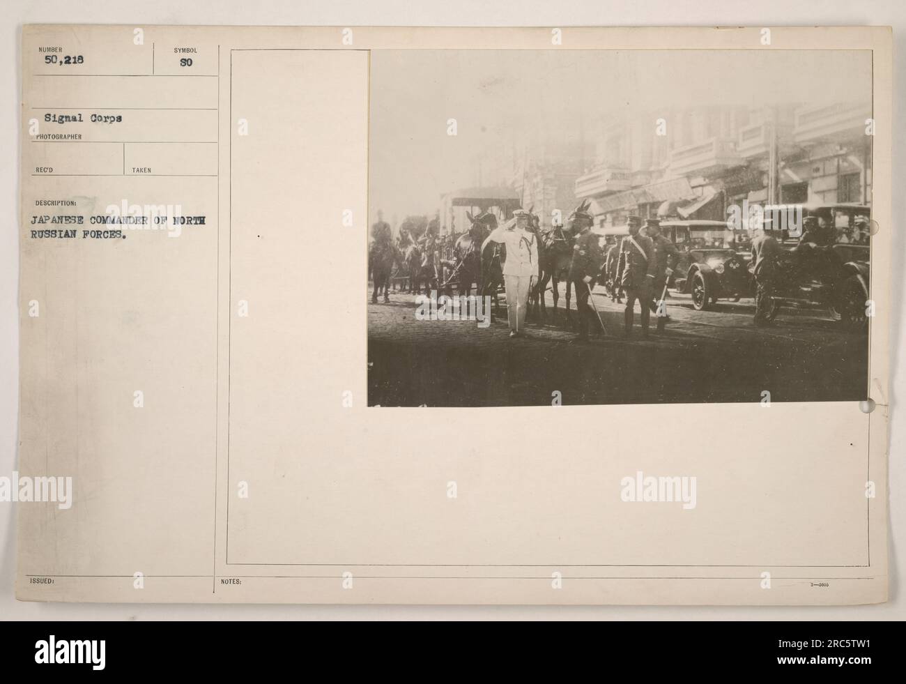 Japanischer Befehlshaber der nordrussischen Streitkräfte, Nummer 50.218 auf den Fotos des Signalkorps, im Ersten Weltkrieg in Aktion aufgenommen. Der Fotograf KE'D TALEN benutzte ein gemeinsames Symbol, um das Bild zu identifizieren. Wie in der Beschreibung angegeben, zeigt das Foto den japanischen Kommandeur der nordrussischen Streitkräfte. Drei Anmerkungen zu der Abbildung bieten zusätzliche Informationen. Stockfoto