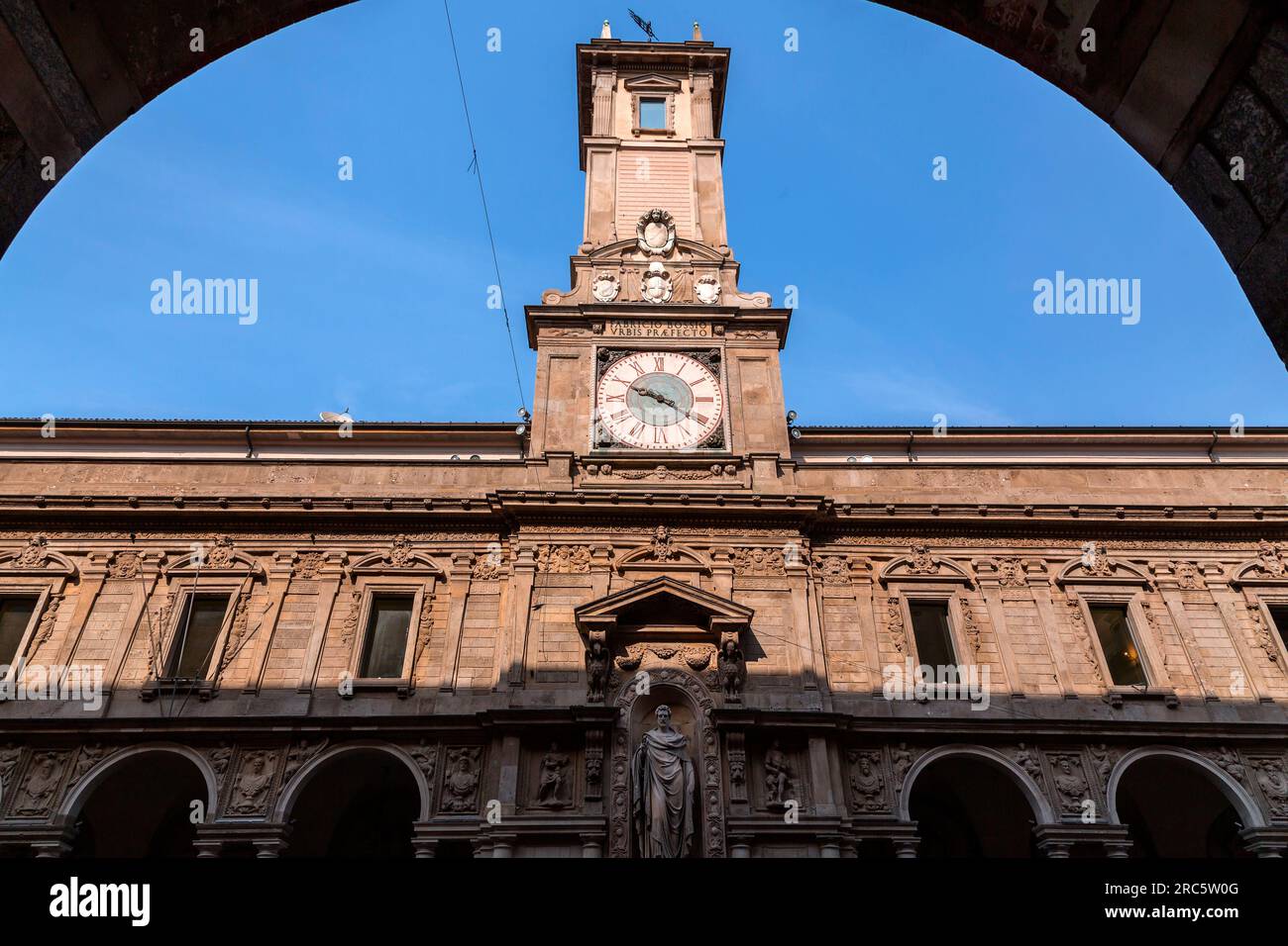 Mailand, Italien - 29. März 2022: Der Palazzo dei Giureconsulti oder der Palazzo Affari ai Giureconsulti ist ein Gebäude aus dem 16. Jahrhundert in Mailand, Italien. Es ist Loca Stockfoto