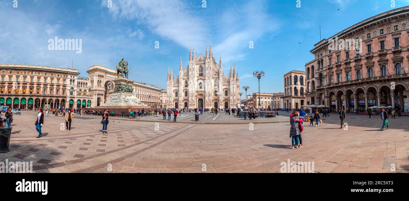 Mailand, Italien - 29. März 2022: Historischer Domplatz, Piazza del Duomo im Zentrum von Mailand, Lombardei, Italien. Stockfoto