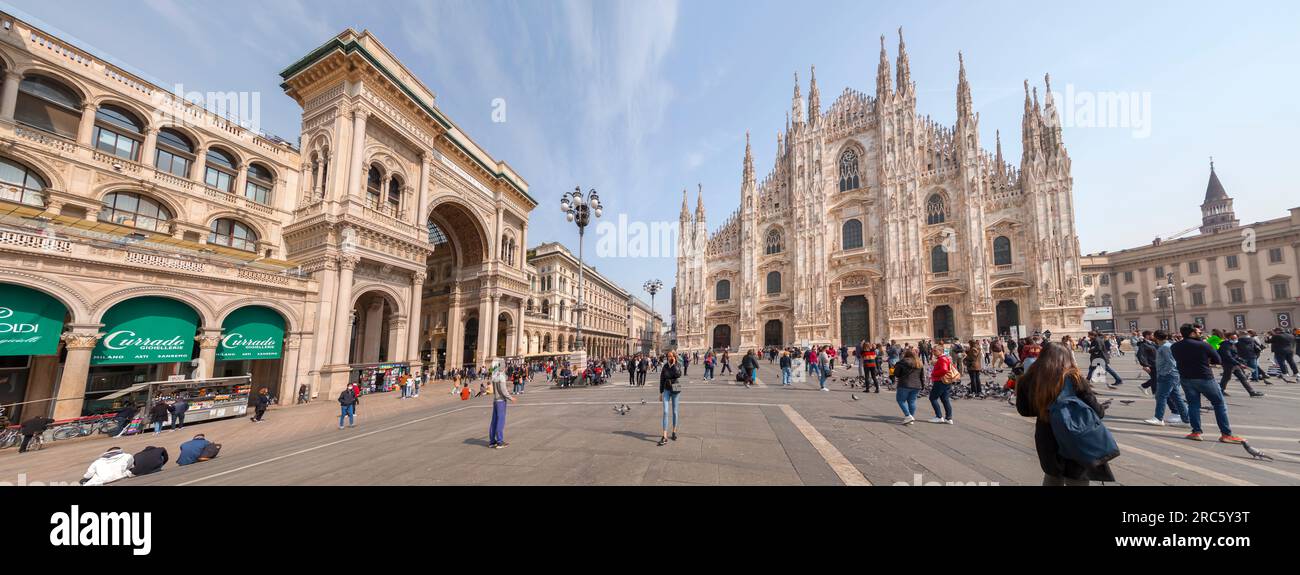 Mailand, Italien - 29. März 2022: Historischer Domplatz, Piazza del Duomo im Zentrum von Mailand, Lombardei, Italien. Stockfoto