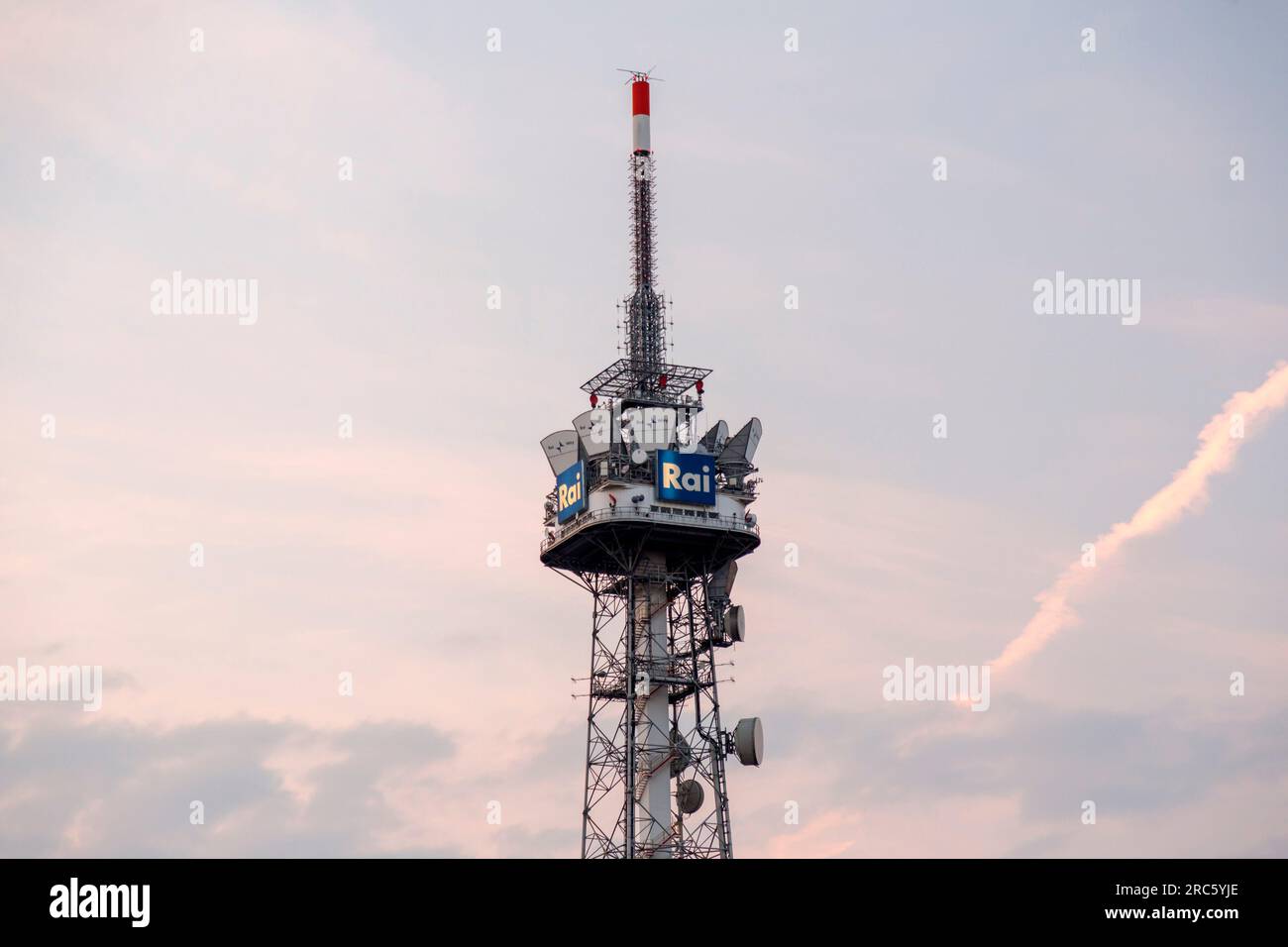 Mailand, Italien - 29. März 2022: RAI, Radio Televisione Italiana Tower in Mailand. RAI ist die staatliche italienische öffentlich-rechtliche Rundfunkanstalt, die von kontrolliert wird Stockfoto