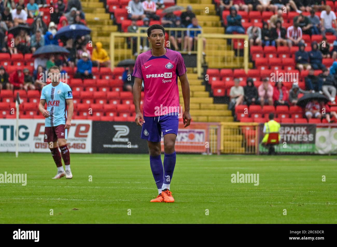 Jobe Bellingham in Aktion für Sunderland AFC gegen Gateshead. Stockfoto