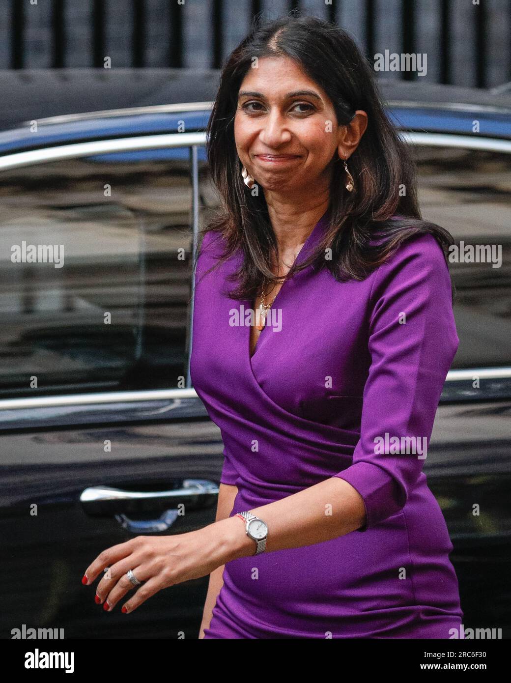 London, Großbritannien. 12. Juli 2023. Suella Braverman QC MP, Secretary of State for the Home Department. Kabinettsmitglieder, Minister und Abgeordnete der Konservativen Partei treffen in der Downing Street ein. Der britische Premierminister Rishi Sunak hat nach seiner Rückkehr vom NATO-Gipfel in Vilnius konservative Abgeordnete und Gäste zu einem Barbecue und Schweinebraten in der Downing Street 10 und ihren Gärten eingeladen. Kredit: Imageplotter/Alamy Live News Stockfoto