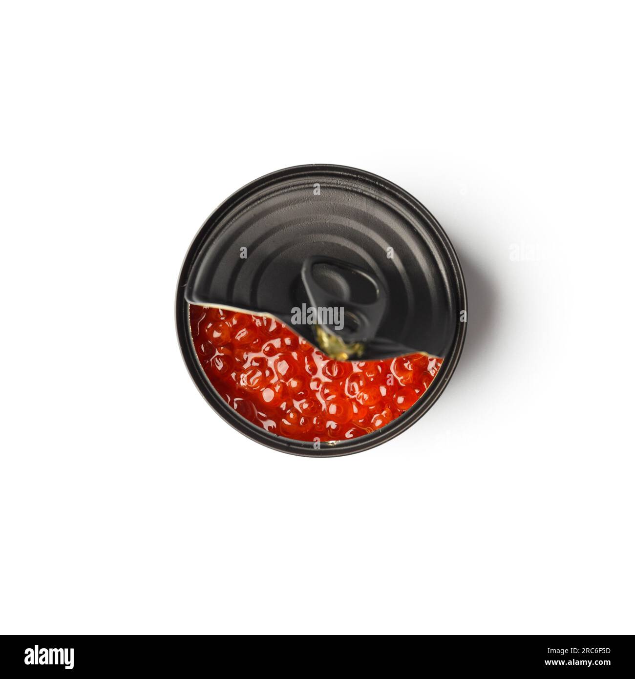 Roter Lachskaviar in einer offenen schwarzen Dose auf weißem Hintergrund, Draufsicht. Nützliche Delikatessen, Meeresfrüchte, Fischkonserven. Stockfoto