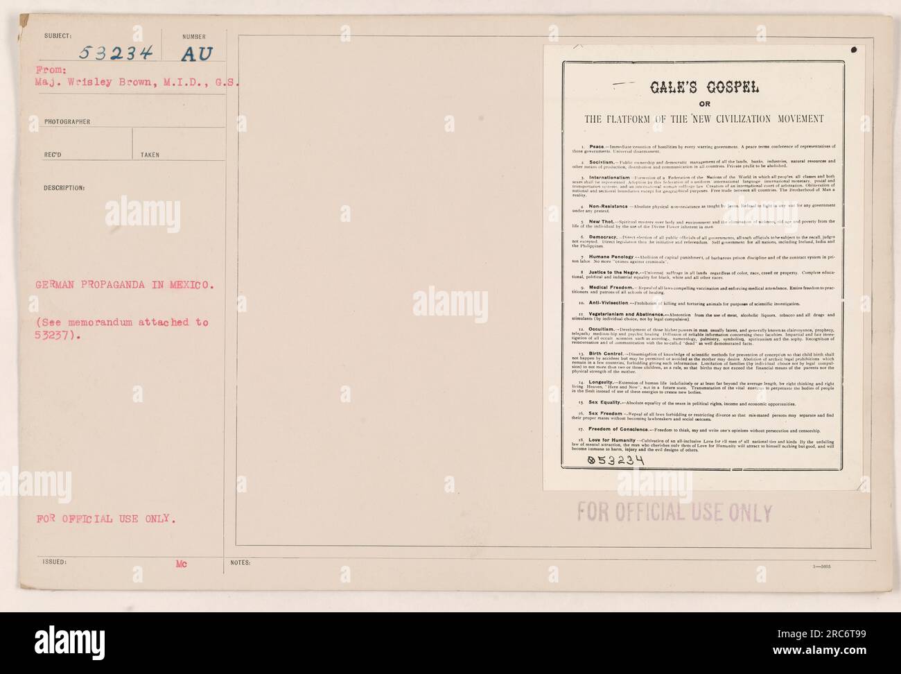 Deutsche Propaganda in Mexiko während des Ersten Weltkriegs. Dieses Bild zeigt das Memo, das an Foto Nr. 53237 angehängt ist. Das Memo ist von Major Wrisley Brown, M.I.D., G.S., und spricht über die Präsenz deutscher Propaganda in Mexiko. Das Bild ist mit „NUR ZUR OFFIZIELLEN VERWENDUNG“ gekennzeichnet und zeigt eine Plattform, die für die „Neue Zivilisationsbewegung“ wirbt. Das Memo enthält Einzelheiten zu Inhalt und Zweck der Propagandakampagne. Stockfoto