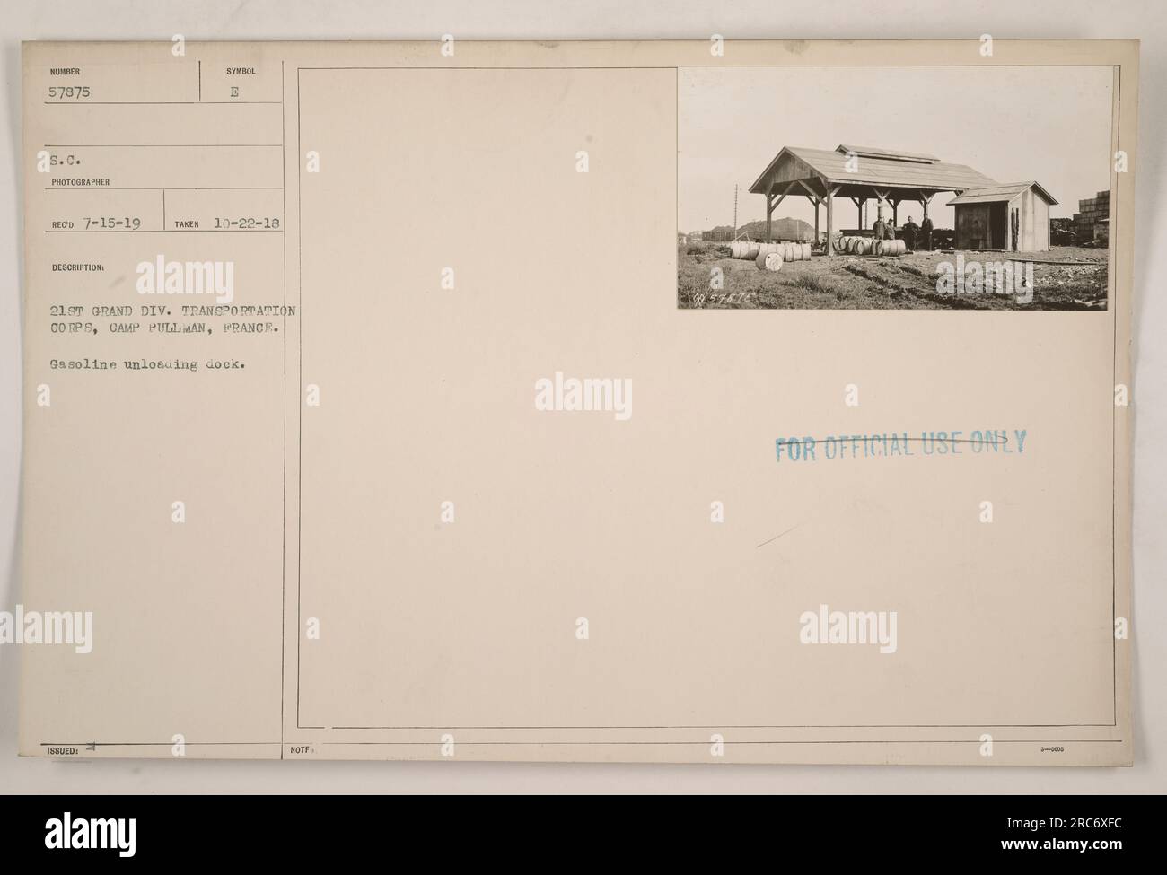 Foto einer Tankladestation am 21. Grand Division Transportation Corps in Camp Pullman, Frankreich. Das Bild trägt das Symbol „E“ und wurde am 22. Oktober 1918 aufgenommen. Diese Informationen sind in einem Vermerk enthalten, der besagt, dass sie nur für offizielle Zwecke bestimmt sind. Stockfoto