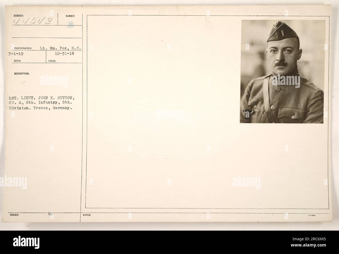 Untertitel: '1. Lieutenant John E. Sutton von Co A, 6. Infanterie, 5. Division, fotografiert in Treves, Deutschland. Das Bild wurde von Lieutenant WM aufgenommen. Fox, S.C. Das Foto ist Teil der Sammlung 111-SC-44543 vom 31. Dezember 1918 bis zum 3. Januar 1919.“ Stockfoto