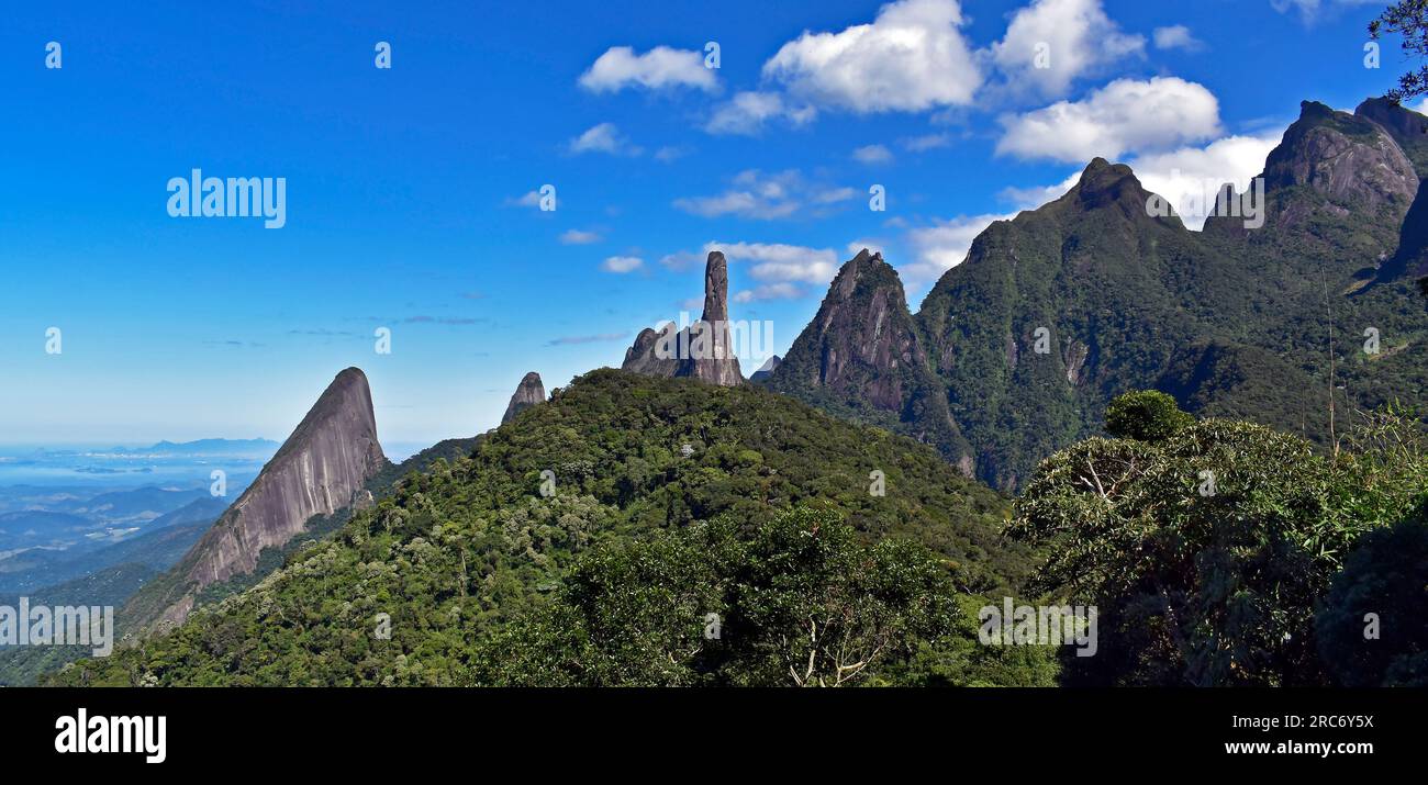 Landschaft mit Bergen in Teresopolis, Rio de Janeiro, Brasilien Stockfoto