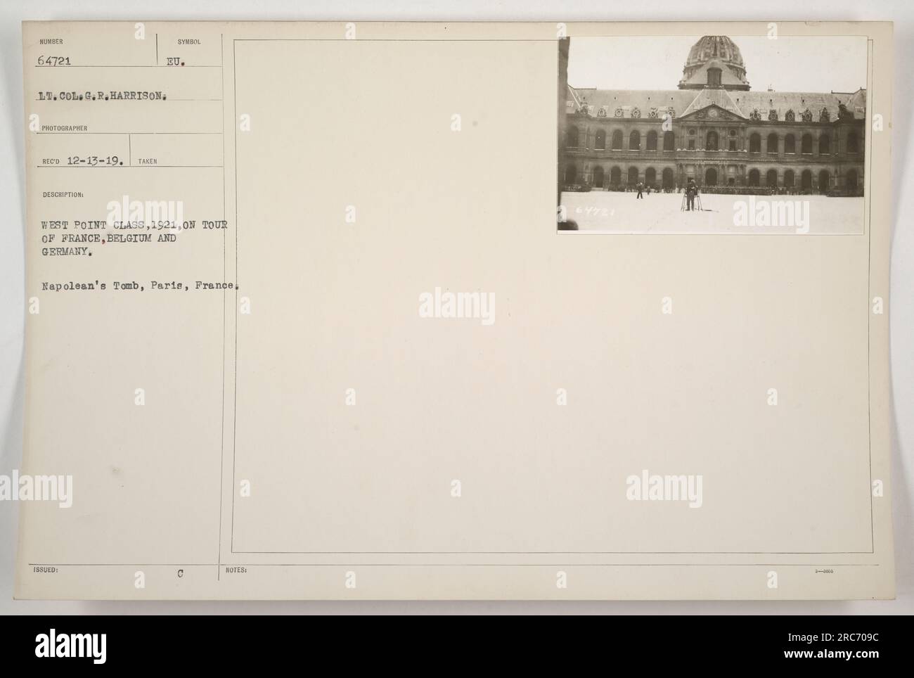 West Point Klasse 1921 Besuch des Grabes Napoleans in Paris, Frankreich während ihrer Tour durch Frankreich, Belgien und Deutschland. Dieses Foto wurde von Lieutenant Colonel G.R. aufgenommen Harrison wurde am 13. Dezember 1919 die Identifikationsnummer 64721 zugewiesen. Stockfoto