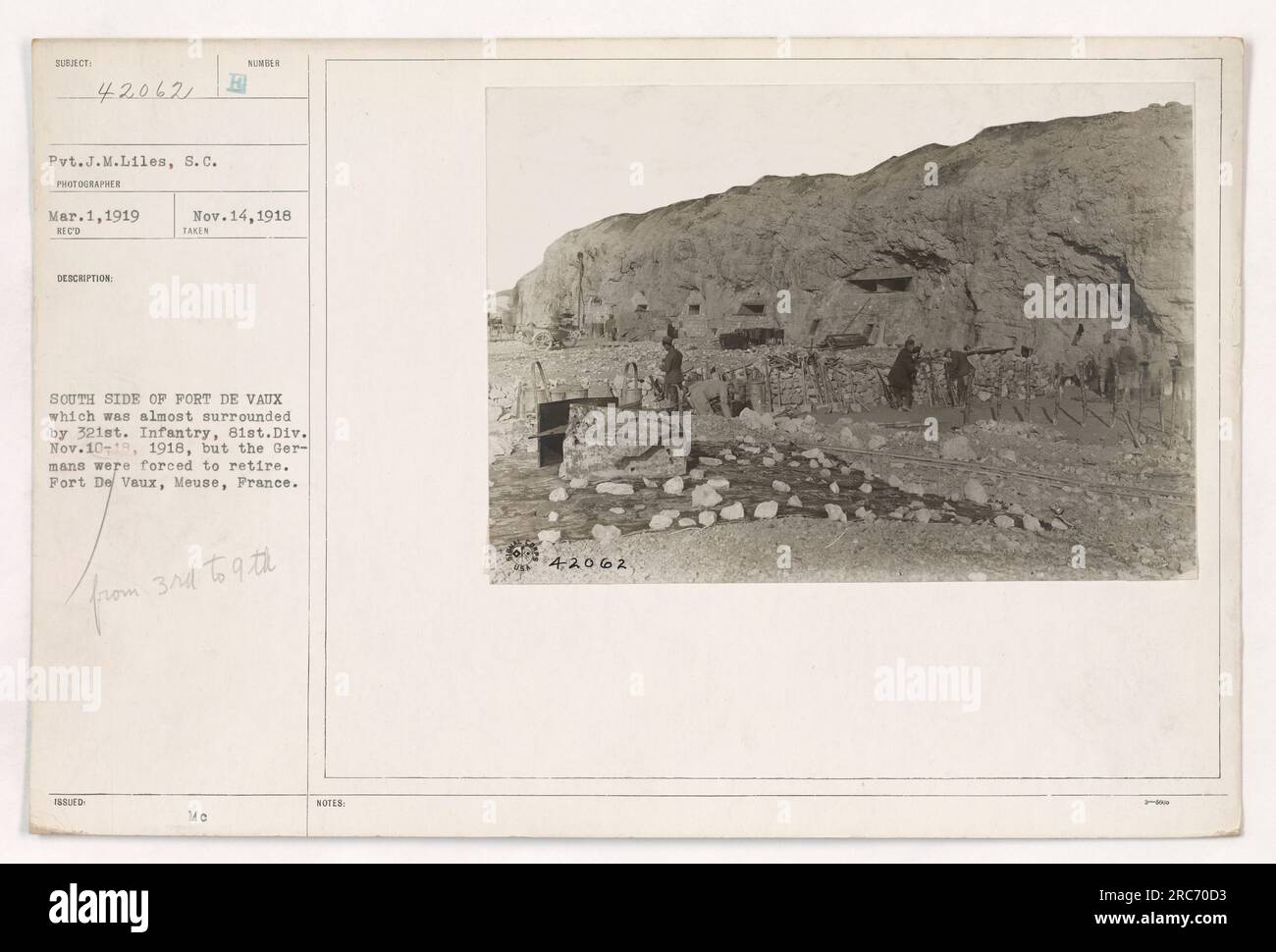 Gefreiter J.M. Liles, S.C. 42062, am 1. März 1919 fotografiert. Das Bild zeigt Fort De Vaux in Mause, Frankreich, das vom 10. Bis 19. November 1918 fast von der 321. Infanterie-81.-Division umgeben war. Die deutschen Streitkräfte mussten sich jedoch schließlich zurückziehen. Stockfoto