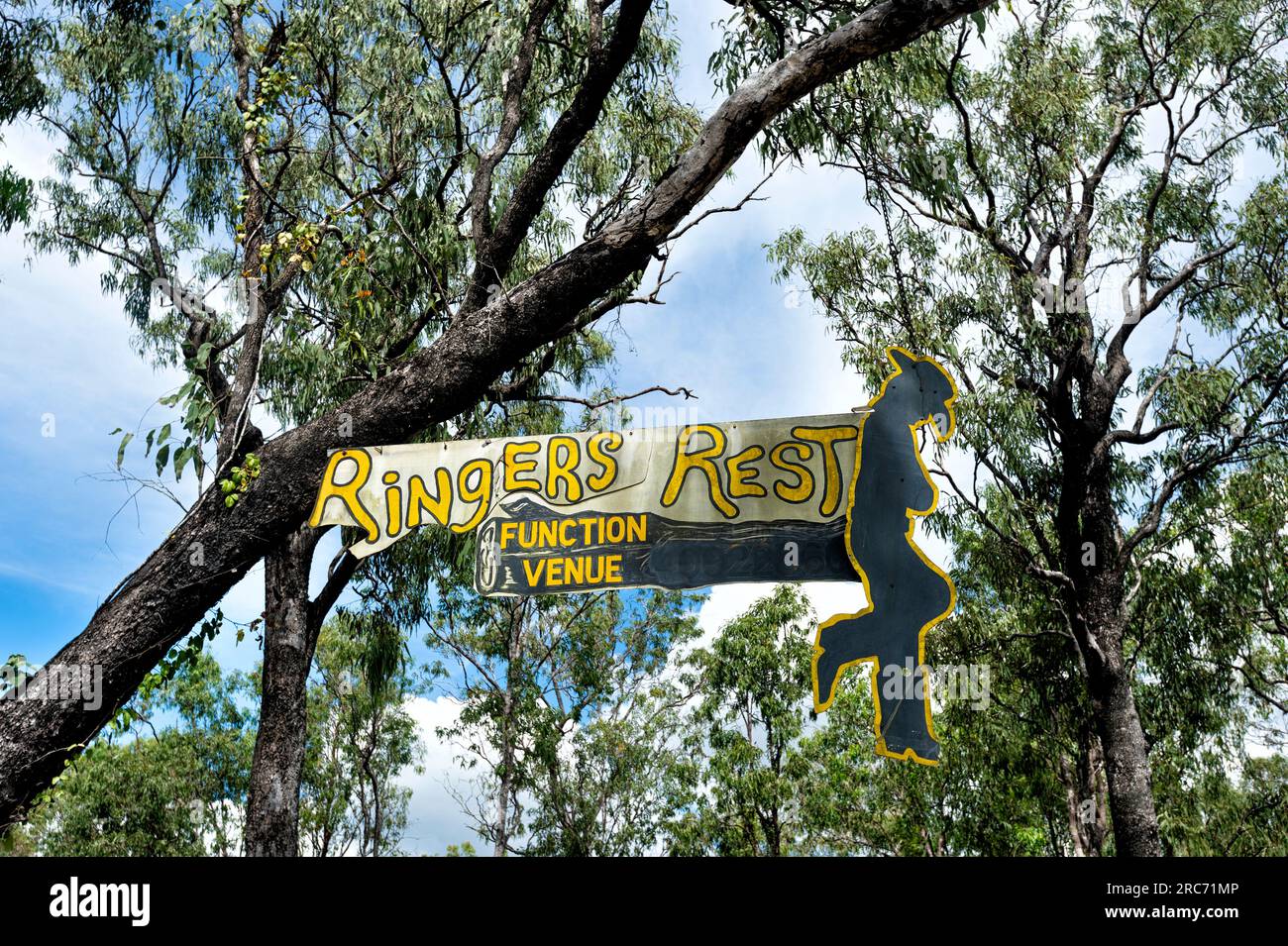 Humorvolles Schild für Ringer Rest RV Park, Mareeba, Far North Queensland, FNQ, Australien Stockfoto