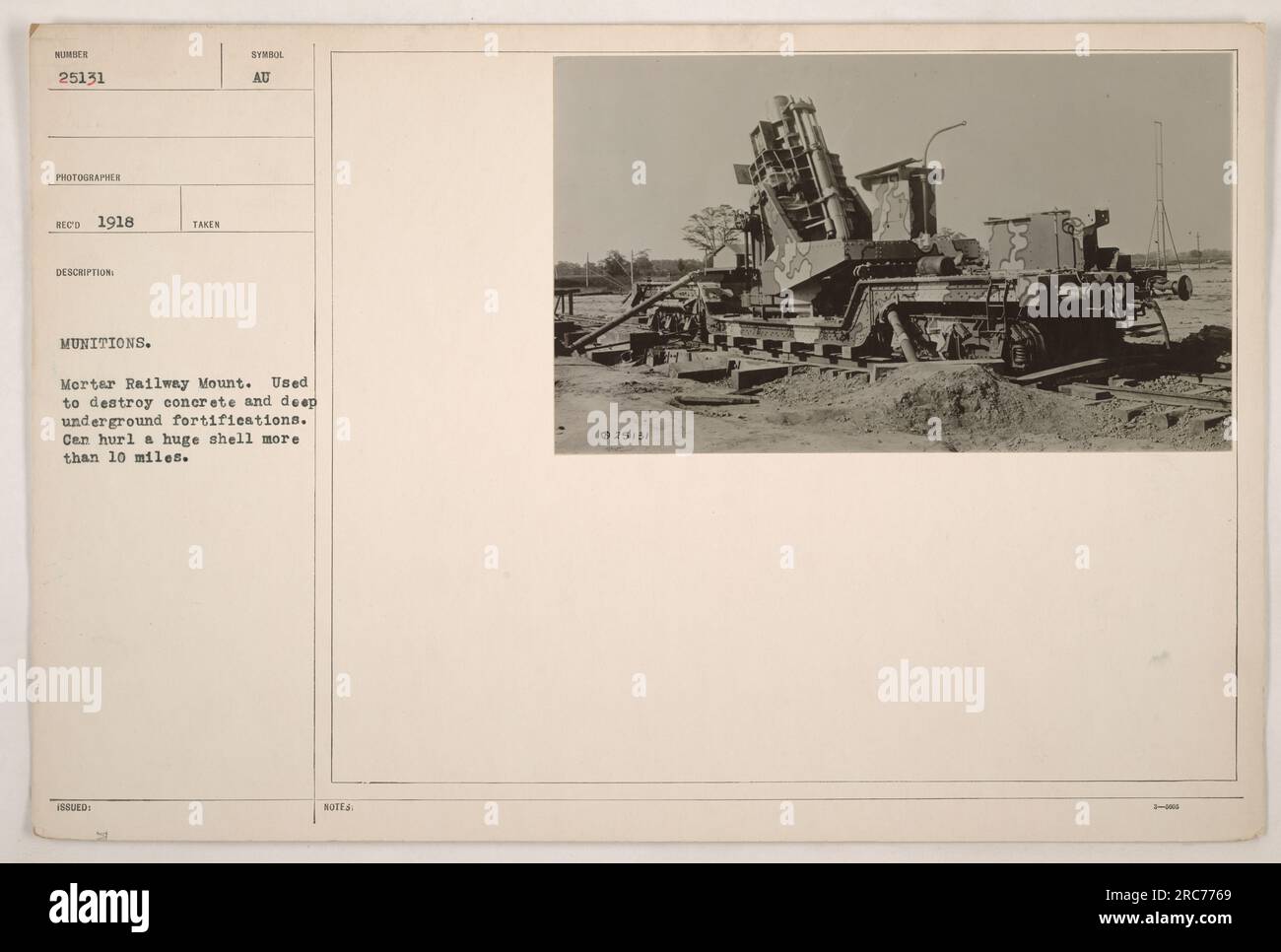 Munitionsfoto zeigt AU-Mörtel Railway Mount, der während des Ersten Weltkriegs zur Zerstörung von Beton und unterirdischen Befestigungsanlagen verwendet wurde. Der Berg könnte große Granaten über eine Entfernung von mehr als 10 Meilen abfeuern. 1918 aufgenommen, symbolisiert dies die zerstörerische Kraft und Technologie, die während des Krieges eingesetzt wurde." Stockfoto