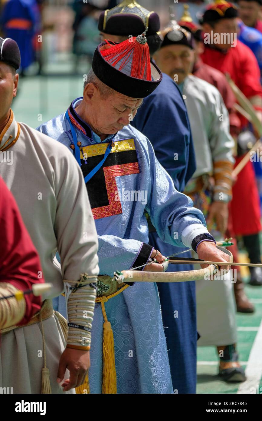 Ulaanbaatar, Mongolei - 12. Juli 2023: Bogenschützen beim Nadaam Festival in Ulaanbaatar, Mongolei. Stockfoto
