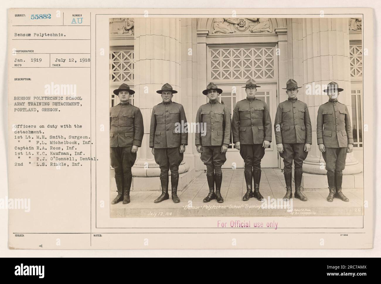 Offiziere der Benson Polytechnic School Army Training in Portland, Oregon. Die Offiziere auf dem Foto sind 1. LT. M.H. Smith, Chirurg; 1. LT. F.L. Michelbrook, Infanterie; Kapitän R.A. Roos, Infanterie; 1. Leutnant K.C. Kaufman, Infanterie; 1. LT. P.J. O'Donnell, Zahnarzt, und 2. LT. L. S. Rinkle, Infanterie. Das Foto wurde im Januar 1919 aufgenommen. Stockfoto