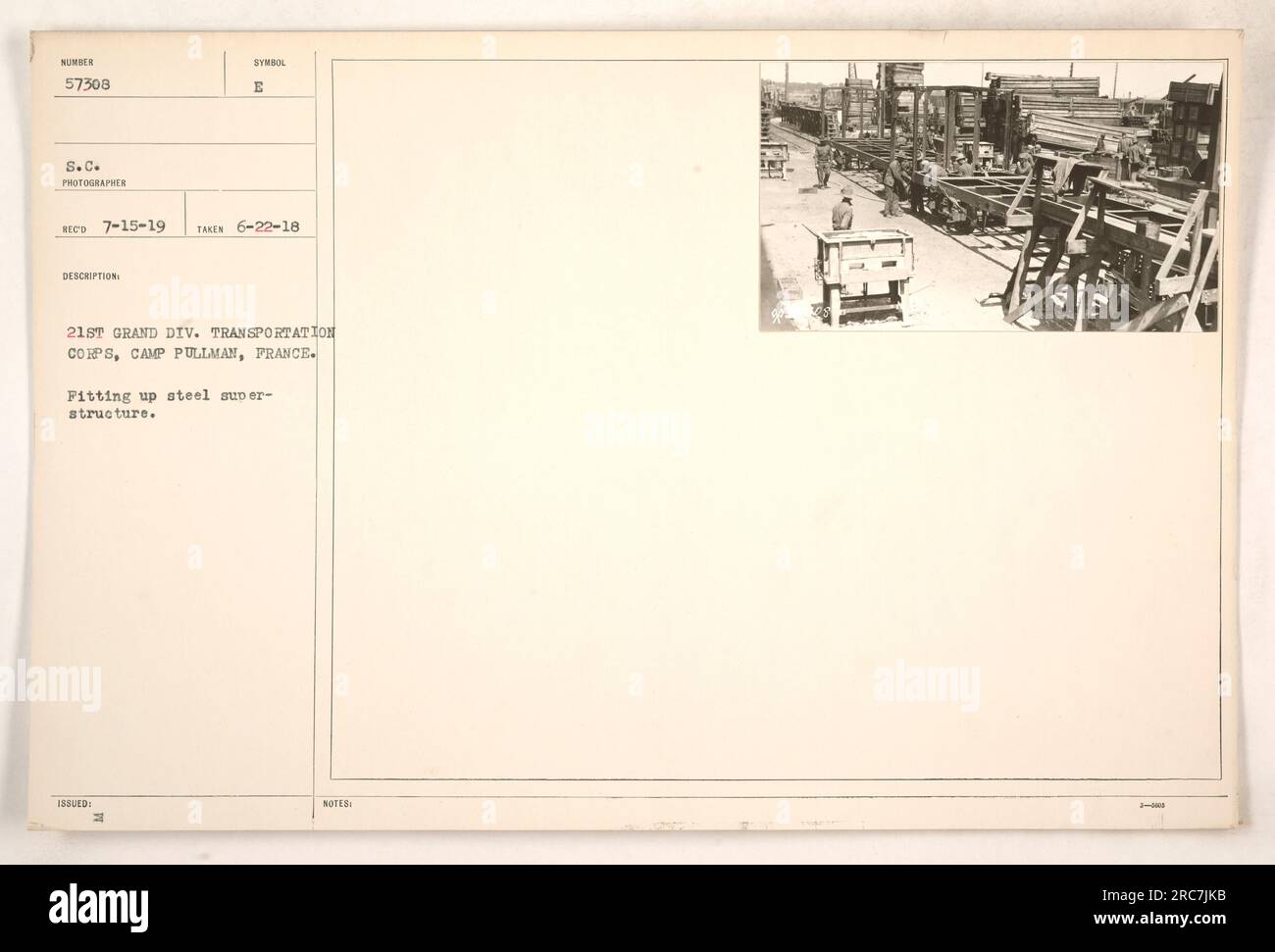 Transportkorps in Camp Pullman, Frankreich, baut den Stahlaufbau für Division 21 auf. Das Foto wurde am 22. Juni 1918 aufgenommen, und das Beschreibungssymbol ist S.C. Er wurde am 15. Juli 1919 vom Fotografen SECD aufgenommen. Stockfoto