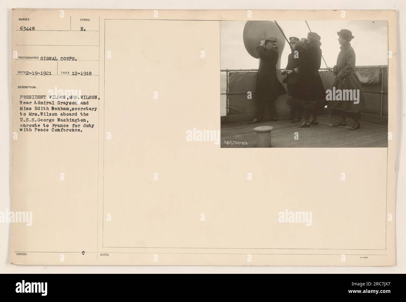 Präsident Wilson, Mrs. Wilson, Konteradmiral Grayson und Miss Edith Benham an Bord der U.S.S. George Washington, auf dem Weg zur Friedenskonferenz nach Frankreich. Dieses Foto wurde im Dezember 1918 aufgenommen und an Präsident Wilson herausgegeben. Beschriftungsnotizen Nummer 0065448. Stockfoto