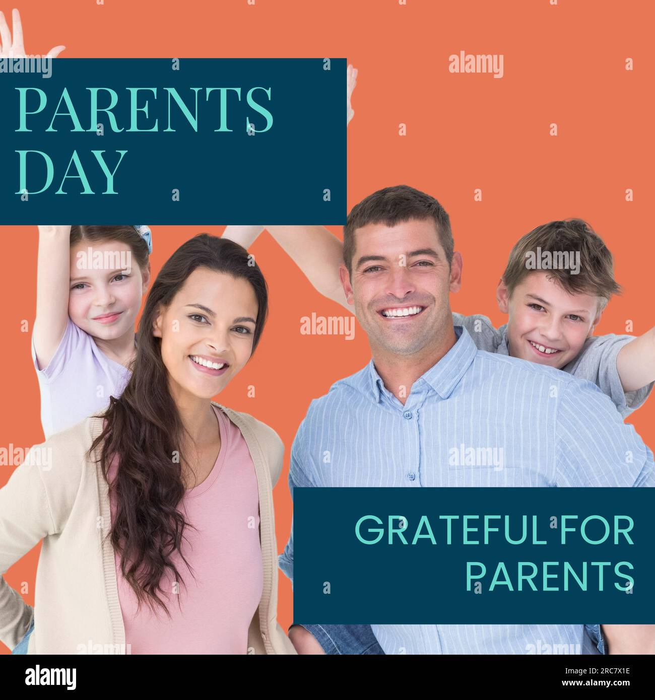 Elterntag, dankbar für Eltern SMS mit fröhlichen weißen Eltern, die Kinder mit Huckepack haben Stockfoto