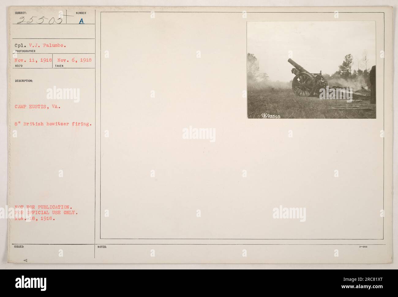 CPL. V.J. Palumbo hat dieses Bild am 6. November 1918 in Camp Bustis, VA, aufgenommen. Das Foto zeigt einen britischen 8'-Howitzer in Aktion während des Ersten Weltkriegs. Das Foto war nicht für die Veröffentlichung vorgesehen und nur für den offiziellen Gebrauch bestimmt. Es wurde am 18. November 1918 herausgegeben. (Hinweis: Dieser Titel basiert auf der bereitgestellten Beschreibung und enthält keine kreativen Elemente.) Stockfoto