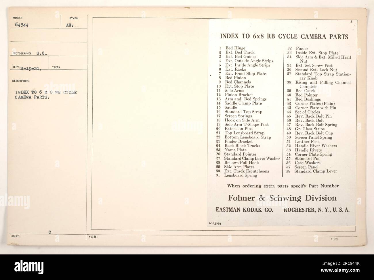 Dieses Bild ist ein Index für die Teile einer 6 x 8 RB Radkamera. Der Fotograf ist S.C. Reco und das Foto wurden am 2-19-21 aufgenommen. Im Index sind verschiedene Teile der Kamera aufgeführt, darunter Bettscharniere, Bettverlängerung, Bänder für die Linsenplatine und vieles mehr. Die Kamera wird von der Folmer & Schwing Division der Eastman Kodak Company hergestellt. Stockfoto