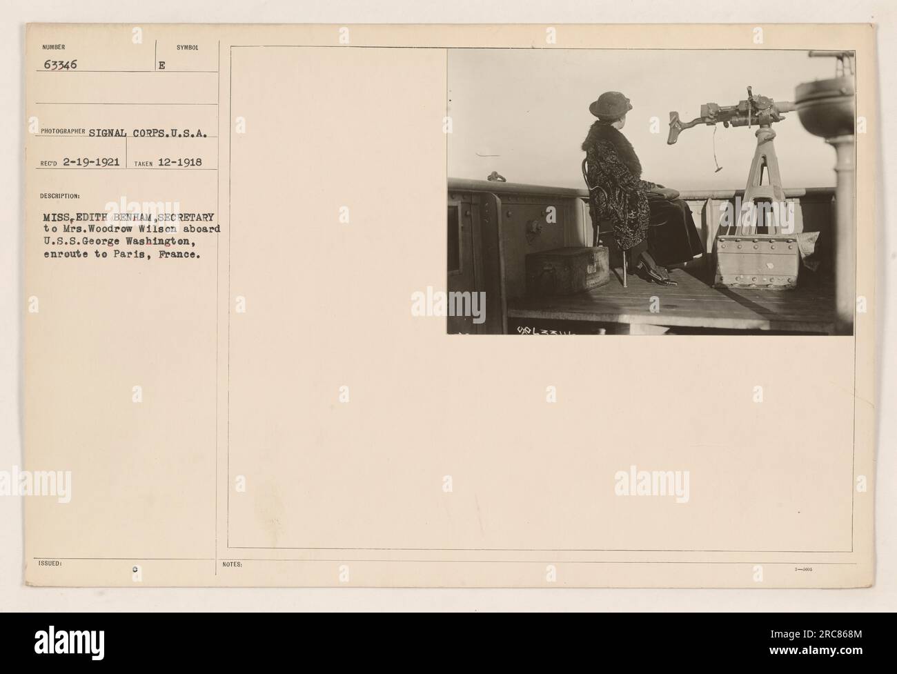 Miss Edith Benham, Sekretärin von Mrs. Woodrow Wilson, ist an Bord der U.S.S. abgebildet George Washington auf ihrer Reise nach Paris, Frankreich. Dieses Foto wurde im Dezember 1918 aufgenommen und trägt die Nummer 63346 B in der Sammlung des Signal Corps, USA Sie ging am 19. Februar 1921 ein. Stockfoto