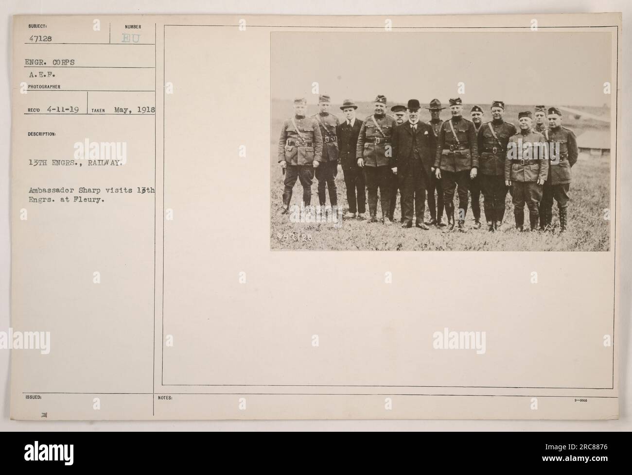 Botschafter Sharp besucht die 13. Engrs. Eisenbahn in Fleury. Das Foto wurde im Mai 1918 aufgenommen. Das Bild zeigt den Botschafter, der mit den Mitgliedern der 13. Engrs interagiert. Während ihrer Aktivitäten. Das Foto ist nummeriert und wurde vom A.E.F. Fotografen aufgenommen. Stockfoto