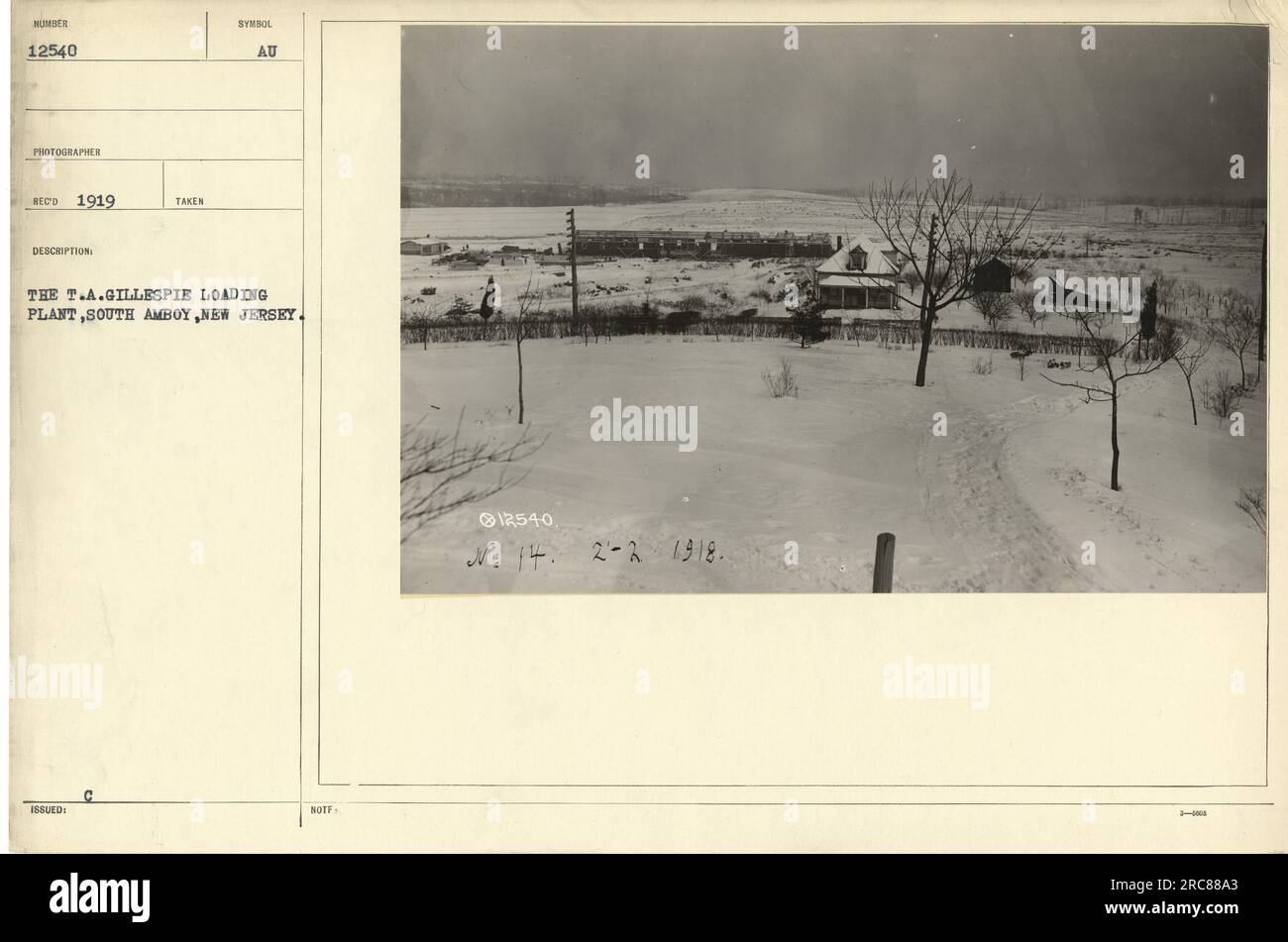 Soldaten bei der T.A. Gillespie-Ladeanlage in South Amboy, New Jersey, während des Ersten Weltkriegs. Auf dem Foto aus dem Jahr 1918 sind die militärischen Aktivitäten und die im Werk vorhandene Ausrüstung zu sehen. Bildnummer 12540, gekennzeichnet als Nr. 14. (Beschreibung auf der Grundlage von Sachinformationen, die aus den Fotoarchiven verfügbar sind.) Stockfoto