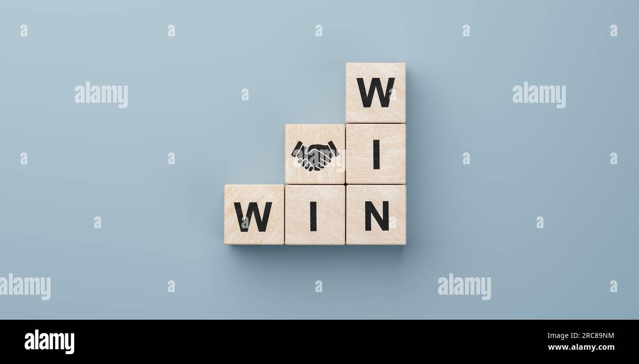 Würfel mit erfolgreichem Deal, Vertrag für alle Teilnehmer, Handschlag und Gewinntext. Handshake-Symbol und Win-Win-Situation Stockfoto