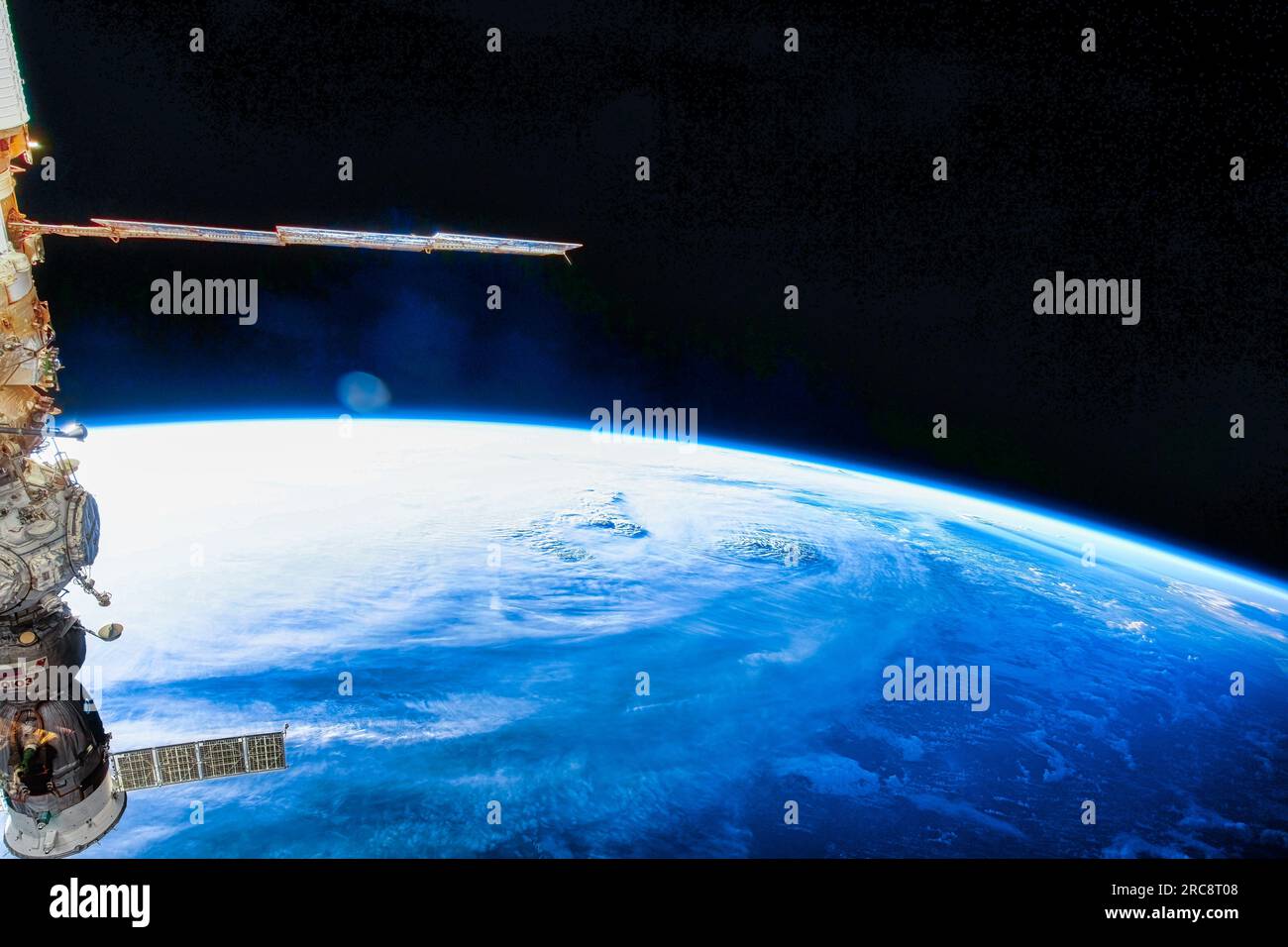 Stürme im Arabischen Meer im Rumpf des ISS-Raumschiffs. Bild der NASA. Richtlinien zur Verwendung von Medien: https://www.nasa.gov/multimedia/guideli Stockfoto