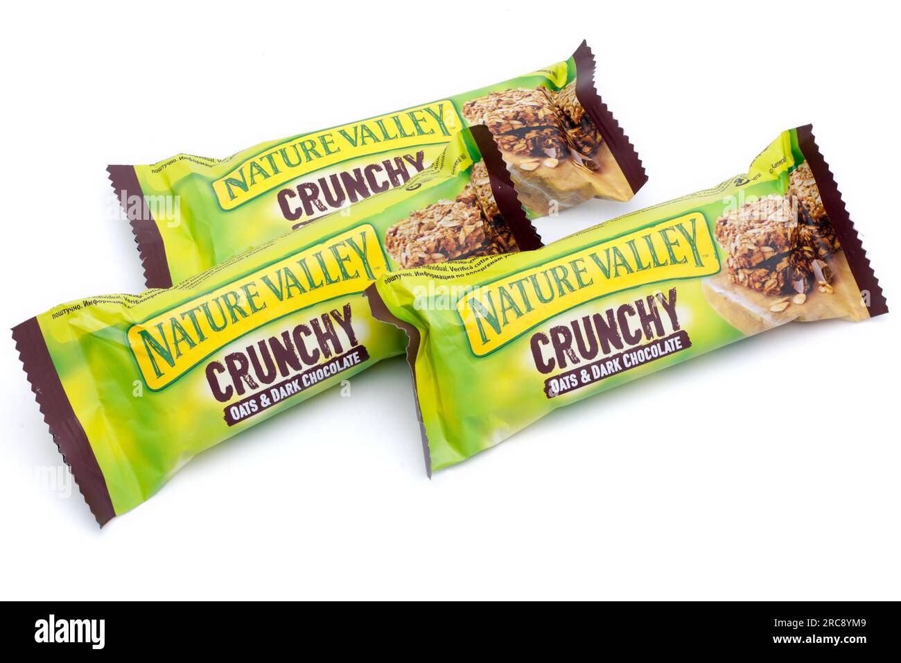 Drei Riegel Nature Valley Crunchy Oats und Dark Chocolate Stockfoto