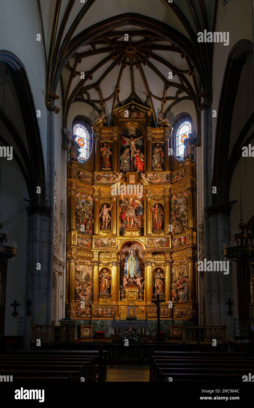 Hauptaltar der Kirche San Miguel Arcángel, Vitoria-Gasteiz, Spanien. Das barocke Altarbild ist eines der schönsten Werke von Gregorio Fernández und Stockfoto