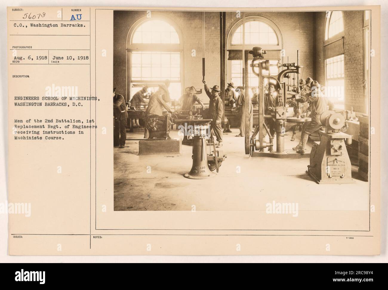 Männer des 2. Bataillons, 1. Ersatzregistrat. Der Ingenieure erhalten Anweisungen im Maschinenschlosskurs an der Ingenieurschule für Maschinenführer in Washington Barracks, D.C. Das Foto wurde am 6. August 1918 aufgenommen. Stockfoto