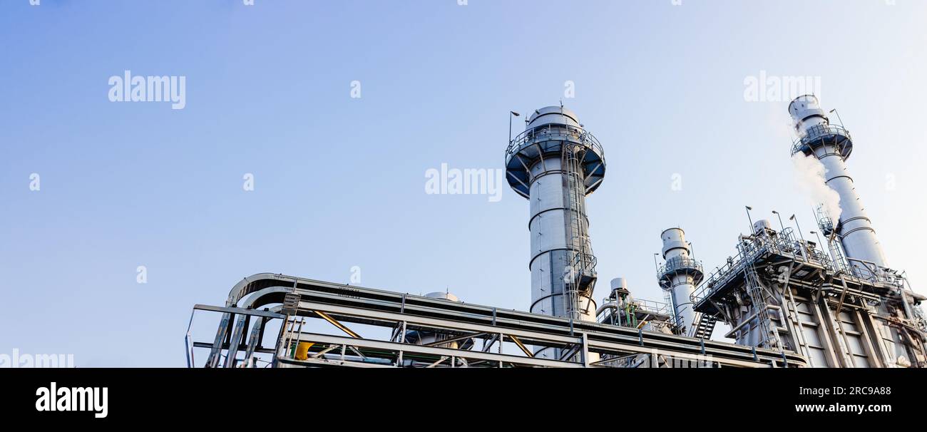 Kraftwerk sauberes modernes Werk Petrochemie-Industrie Gebäude im Außenbereich breit für Bannerhintergrund Stockfoto