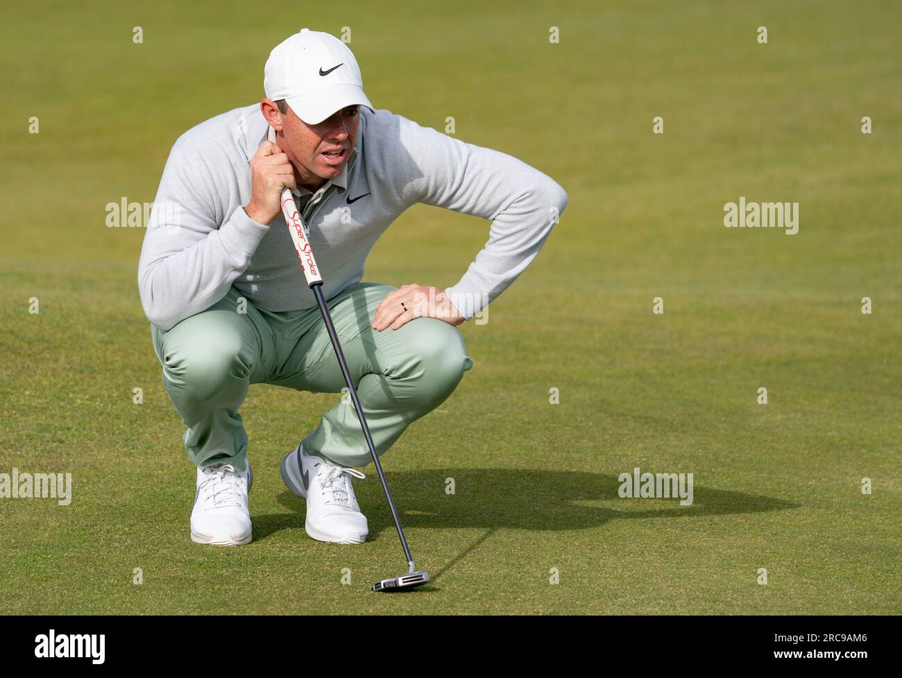 North Berwick, East Lothian, Schottland, Großbritannien. 13. Juli 2023 Rory McIlroy geht 11. Green bei den Genesis Scottish Open im Renaissance Club in North Berwick. Iain Masterton/Alamy Live News Stockfoto