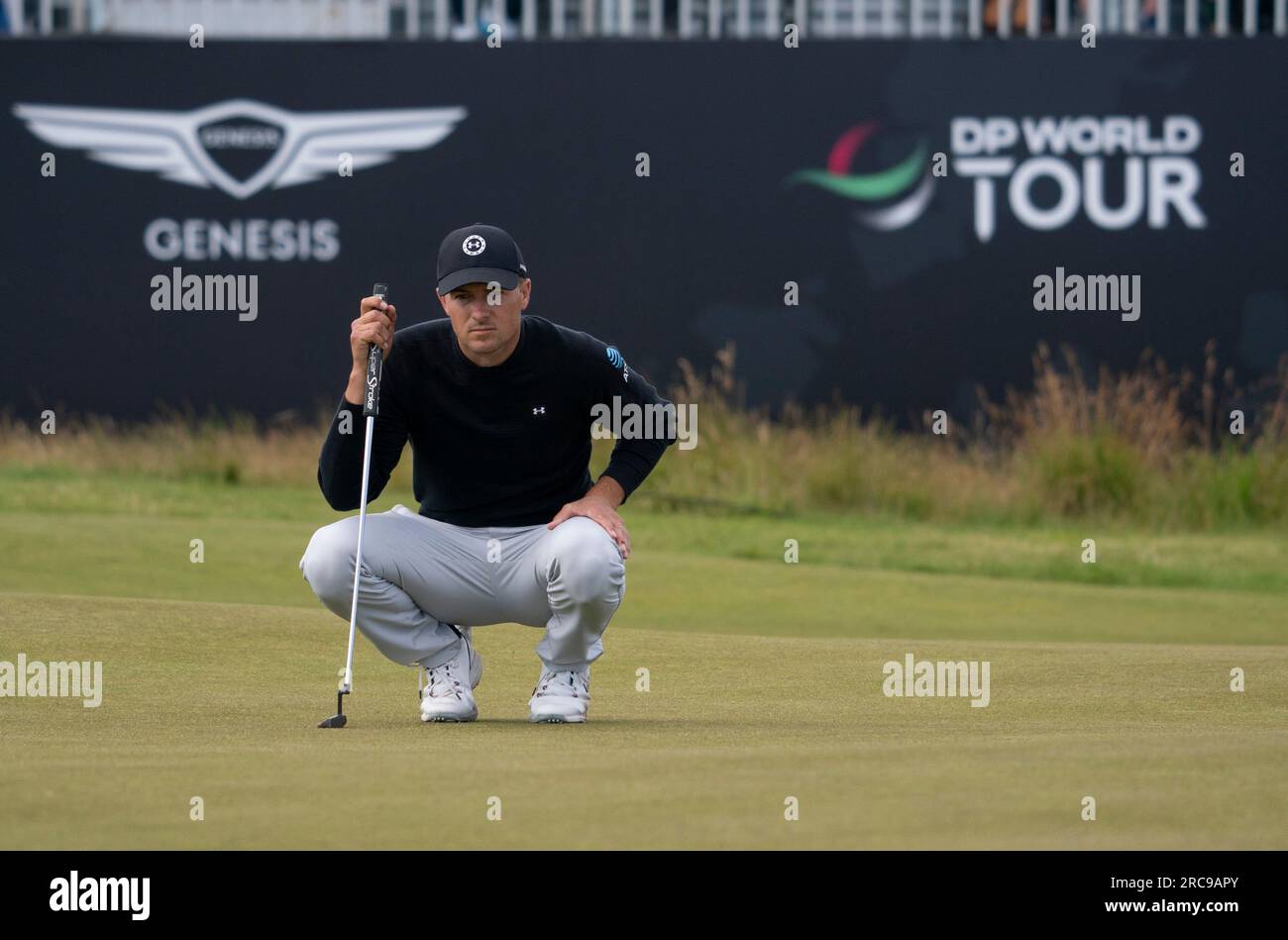 North Berwick, East Lothian, Schottland, Großbritannien. 13. Juli 2023 Jordan Spieth schlägt das 14. Loch bei den Genesis Scottish Open im Renaissance Club in North Berwick. Iain Masterton/Alamy Live News Stockfoto