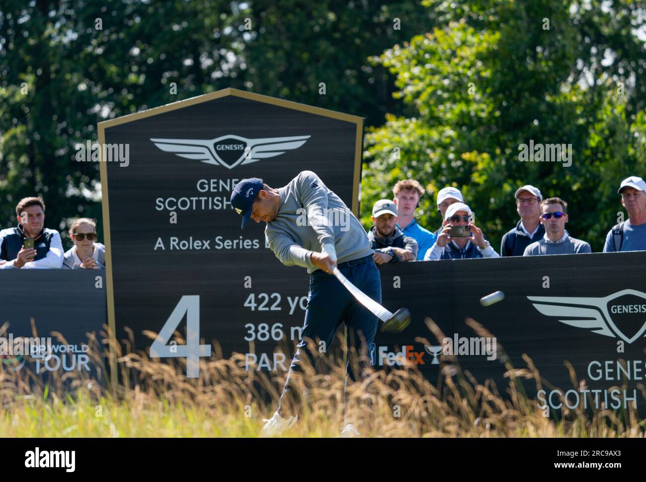 North Berwick, East Lothian, Schottland, Großbritannien. 13. Juli 2023 Xander Schauffele schlägt auf dem 4.-Loch-Platz bei den Genesis Scottish Open im Renaissance Club in North Berwick ab. Iain Masterton/Alamy Live News Stockfoto