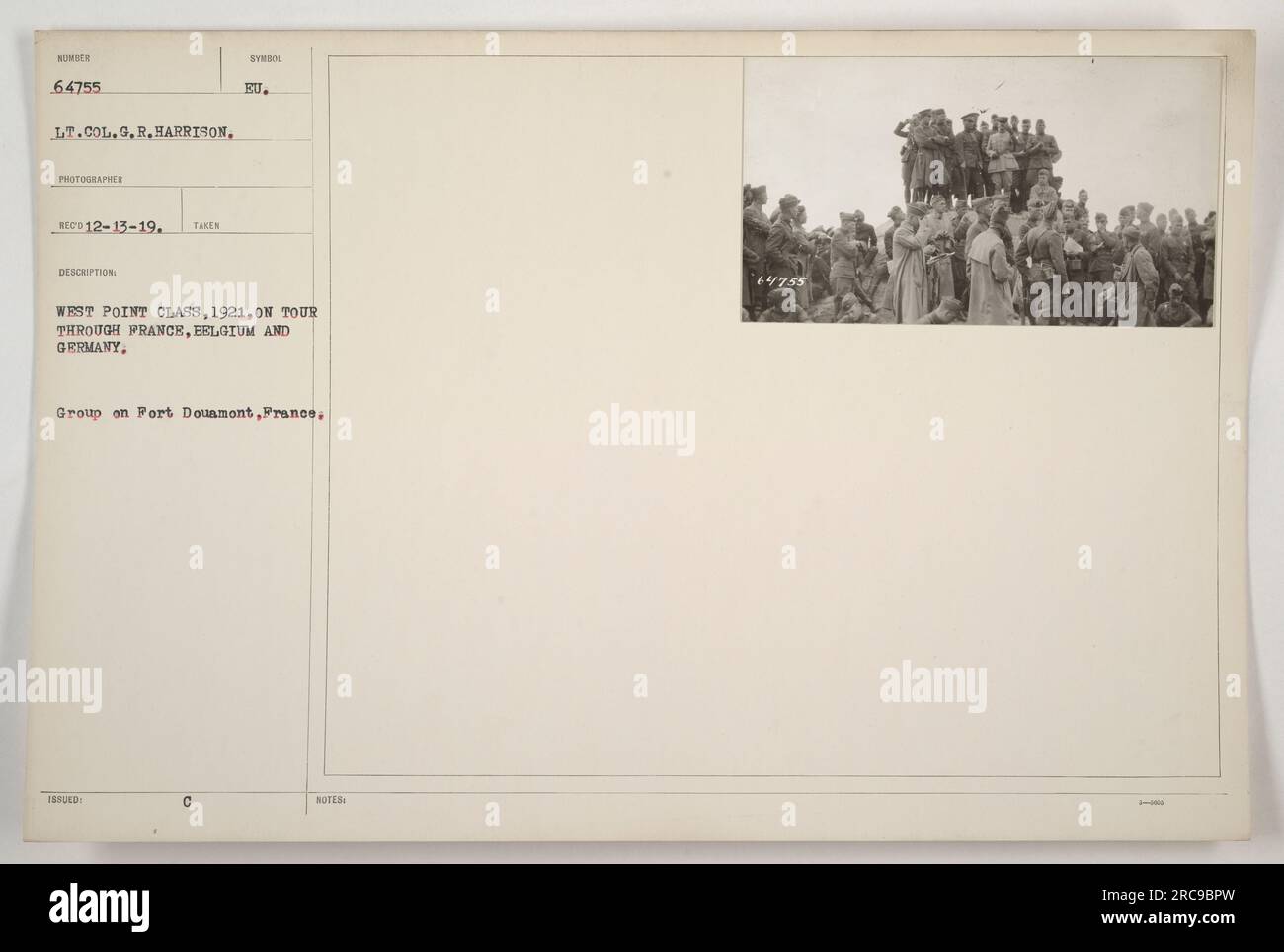West Point Klasse 1921 mit Besuch von Fort Douamont in Frankreich während ihrer Europatour. Oberstleutnant G.R. Harrison in der Gruppe. Foto eines unbekannten Fotografen, erhalten am 13. Dezember 1919. (Hinweis: Nummer 64755) Stockfoto