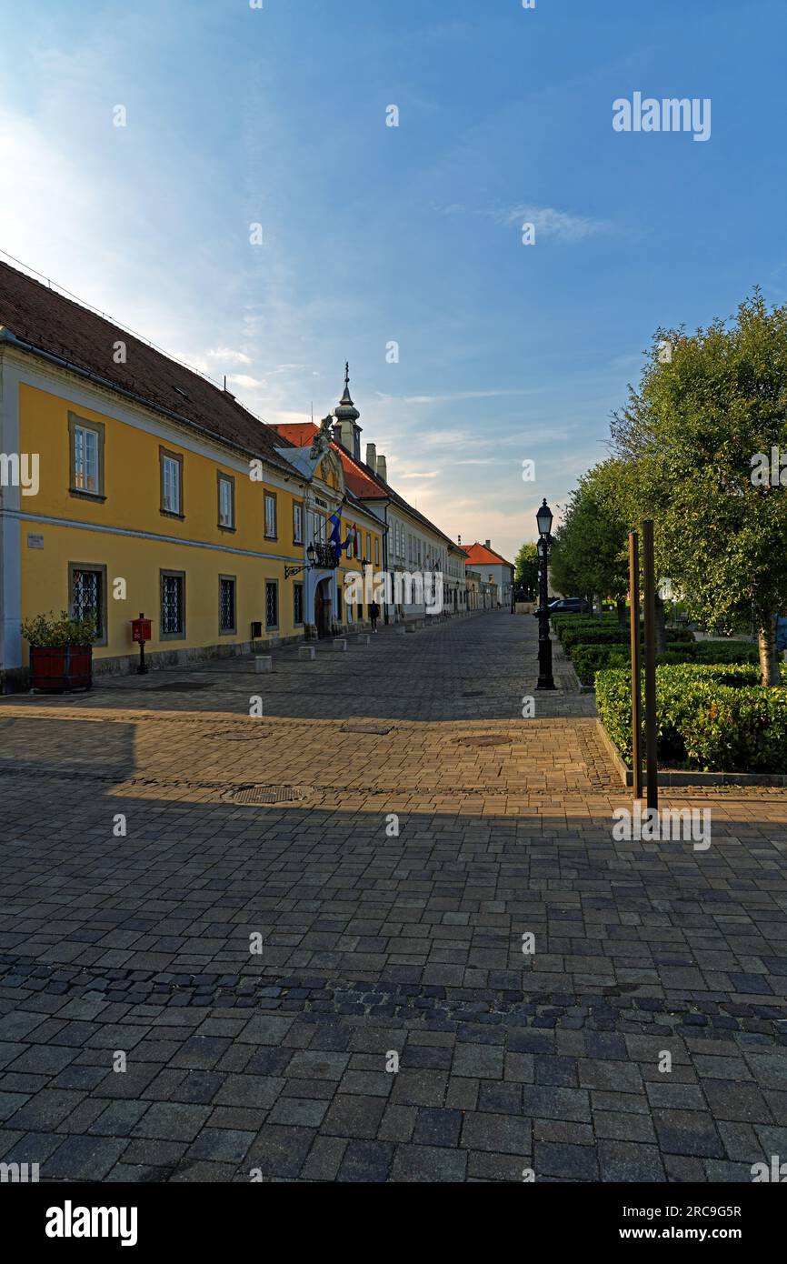 Zentralplatz, Straßenansicht, Stadtverwaltung, Rathaus, Polgármesteri Hivatal, Városháza Stockfoto