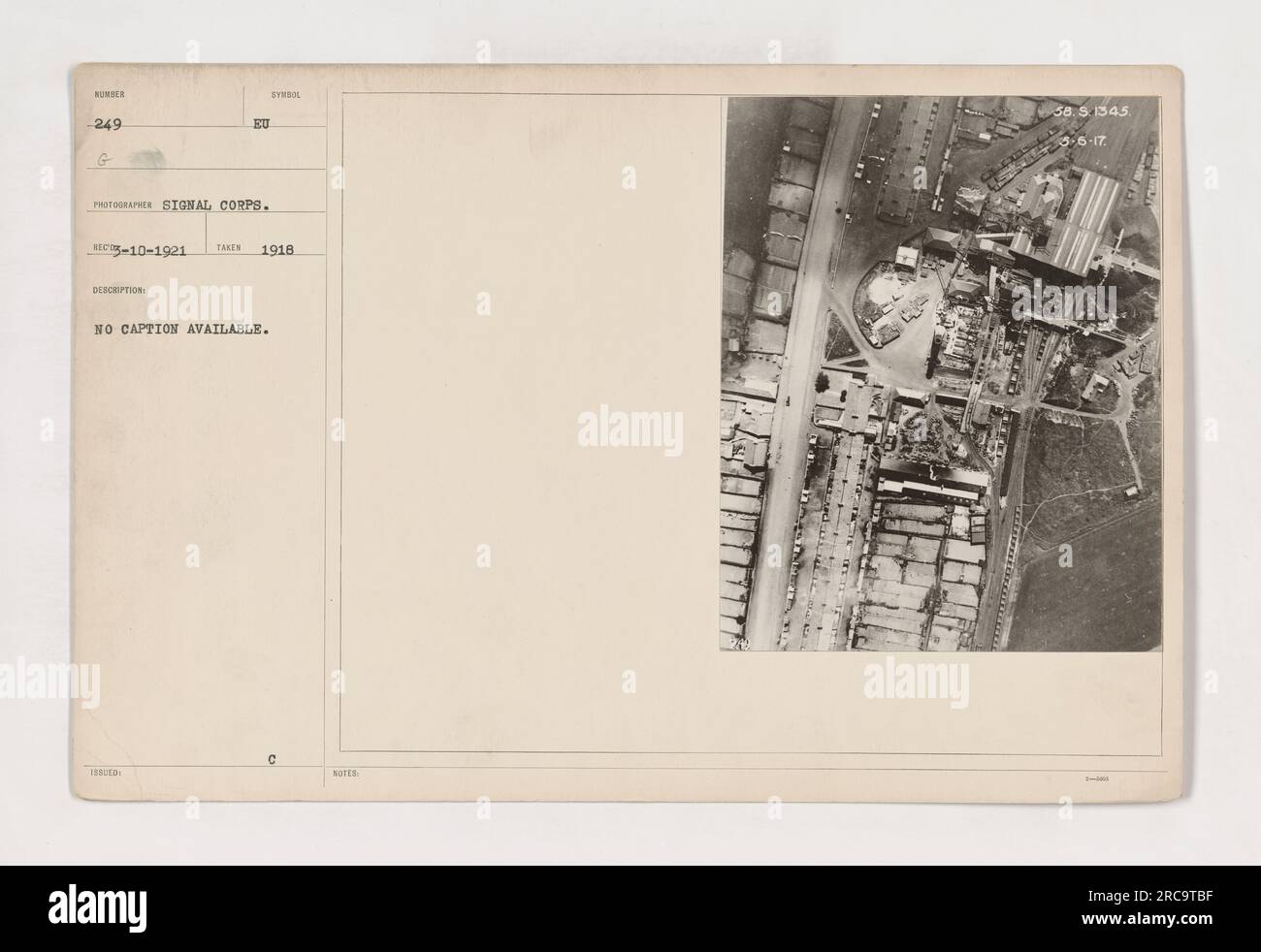 Luftaufnahme 1918 während des Ersten Weltkriegs. Der Standort wurde nicht identifiziert. Das Foto mit der Bezeichnung MUN 249 G wurde von einem Fotografen des Signalkorps aufgenommen. Für dieses Bild ist keine Beschriftung verfügbar. Es wurde durch die Syrdok C-Noten herausgegeben und in Buch 455, Seite 58 zitiert. Die Daten wurden am 3. März 1917 aufgezeichnet. Stockfoto