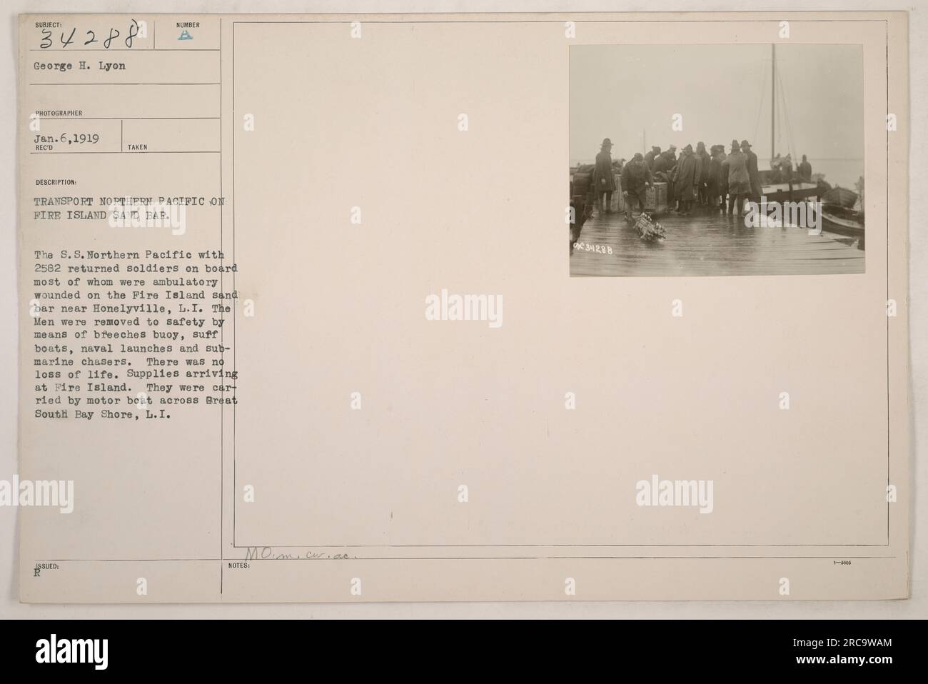 Die S.S. Nordpazifik, mit ambulanten verwundeten Soldaten, fing Feuer in der Fire Island Sandbar bei Honelyville, L.I. am 6. Januar 1919. Die Soldaten wurden sicher mit einer Hosenboje, Surfbooten, Marinestarts und U-Boot-Jägern gerettet. Es gab keine Toten. Die Vorräte wurden später mit dem Motorboot über die Great South Bay Shore, L.I. nach Fire Island transportiert Stockfoto