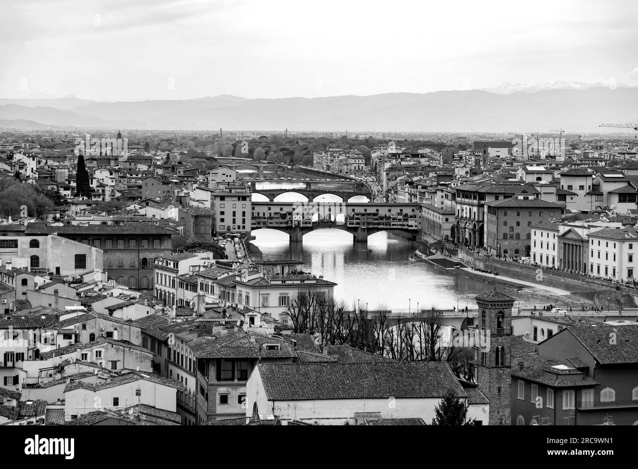 Florenz, Italien - 6. April 2022: Panoramablick auf Florenz von den Rosengärten, Giardini delle Rose, Toskana, Italien Stockfoto