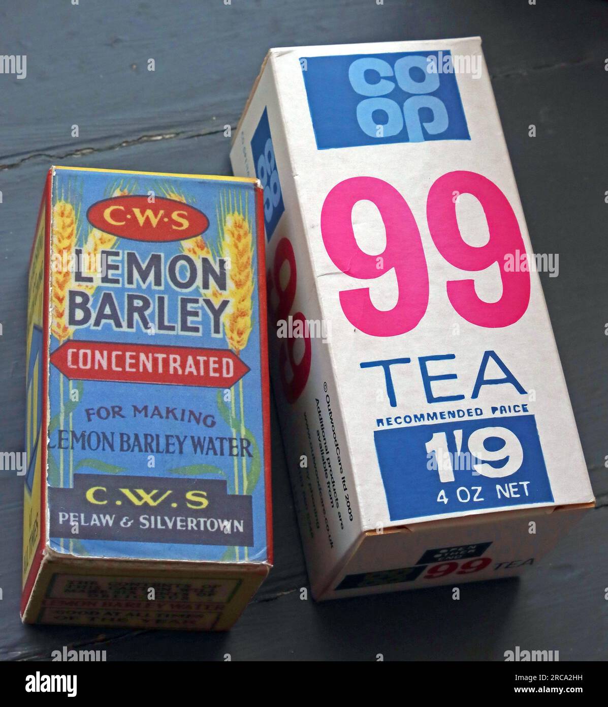 Paket Coop 99 Tea, von 1960er & CWS Zitronengerste von 1940er Stockfoto