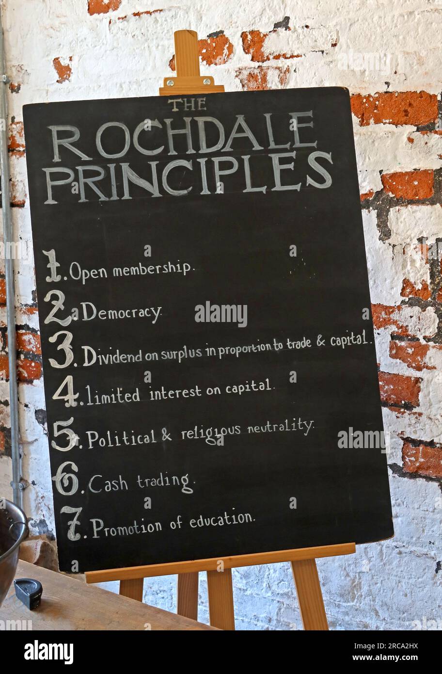 The Rochdale Co-Op 7 Principles, von The Rochdale Pioneers, Toad Lane, Lancs, England, Großbritannien, OL12 0NU Stockfoto