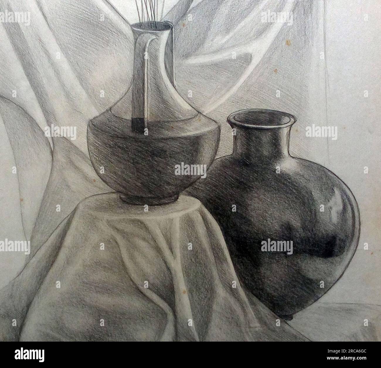 Kunstzeichnung Fine Art Light and Shadow Flasche, Stoff, Vase Stockfoto