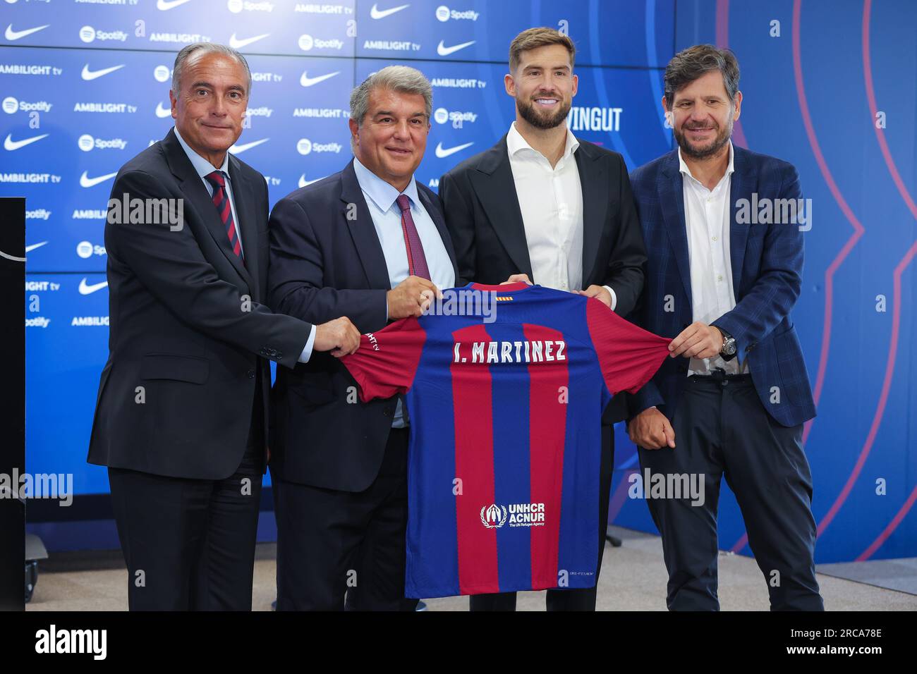 Barcelona, Spanien. 13. Juli 2023. Inigo Martinez vom FC Barcelona präsentiert sich mit dem Fußballdirektor Mateu Alemany, dem Präsidenten Joan Laporta, dem ersten Vizepräsidenten des FC Barcelona Sportgebiet Rafael Yuste, als er am 13. Juli 2023 auf der Ciutat Esportiva Joan Gamper in Sant Joan Despi, Spanien, als neuer FC Barcelona-Spieler enthüllt wird. Gutschrift: DAX Images/Alamy Live News Stockfoto