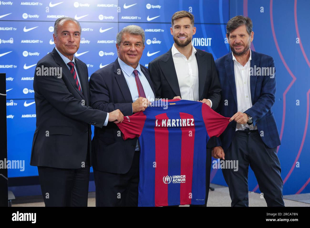 Barcelona, Spanien. 13. Juli 2023. Inigo Martinez vom FC Barcelona präsentiert sich mit dem Fußballdirektor Mateu Alemany, dem Präsidenten Joan Laporta, dem ersten Vizepräsidenten des FC Barcelona Sportgebiet Rafael Yuste, als er am 13. Juli 2023 auf der Ciutat Esportiva Joan Gamper in Sant Joan Despi, Spanien, als neuer FC Barcelona-Spieler enthüllt wird. Gutschrift: DAX Images/Alamy Live News Stockfoto